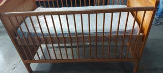 Cuna cama buen estado de madera pino 