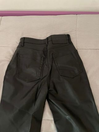 Pantalones berska de piel