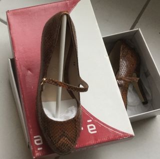 Zapatos piel André. Talla 36.