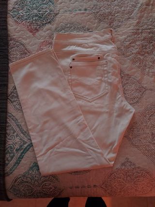 Pantalón vaquero marca lefties Talla 42