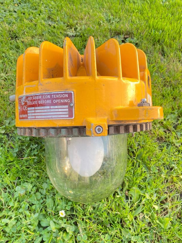 LÁMPARA INDUSTRIAL ANTIDEFLAGRACIÓN