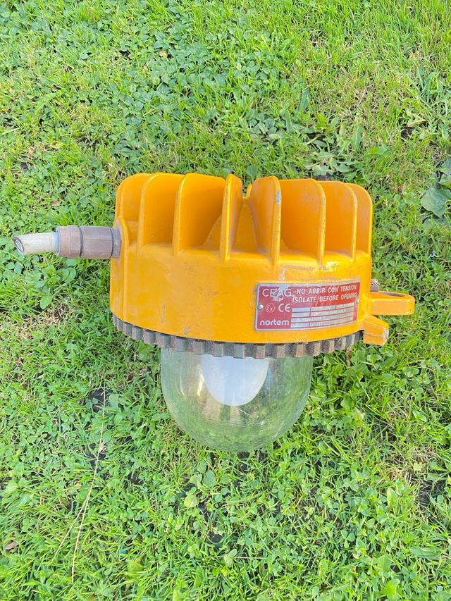 LÁMPARA INDUSTRIAL ANTIDEFLAGRACIÓN