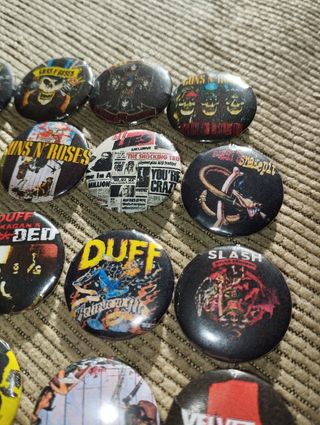 Lote  20 chapas guns n roses 