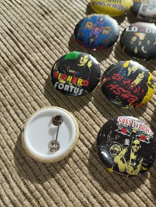 Lote  20 chapas guns n roses 