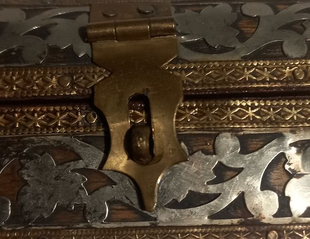 Scatola in legno orientale 