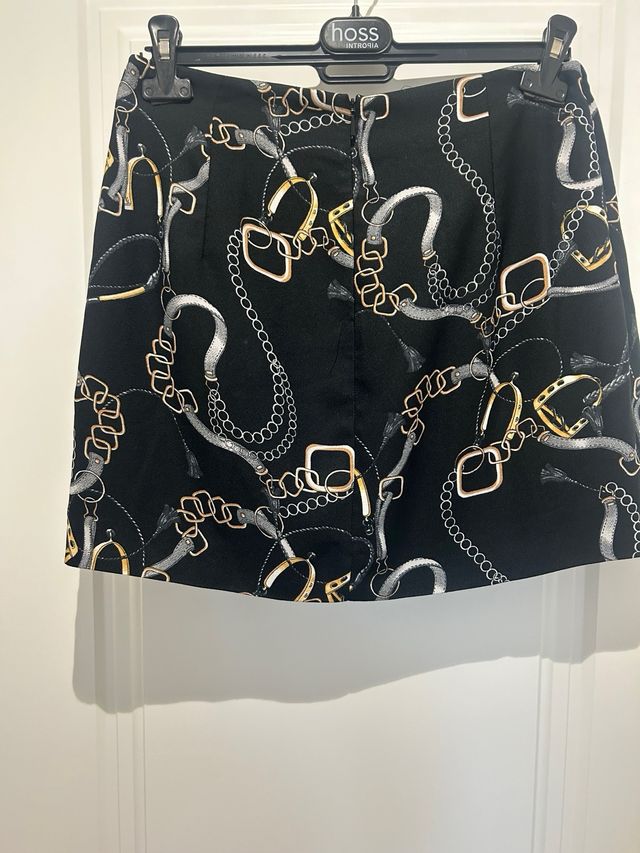 Falda negra cadenas