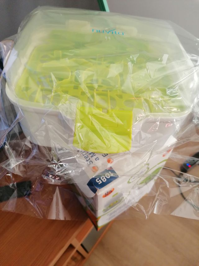 NUVITA. Esterilizador biberones + chupetes.