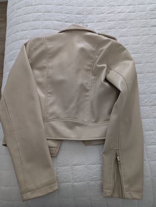 Cazadora polipiel zara 