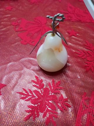 Pera in onice vintage fermacarte