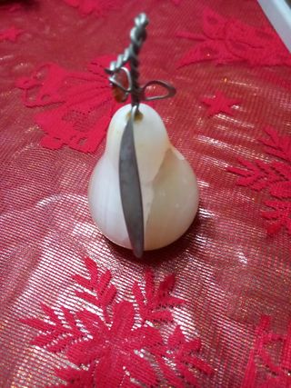 Pera in onice vintage fermacarte