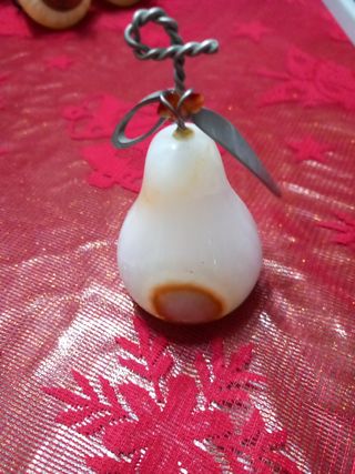 Pera in onice vintage fermacarte