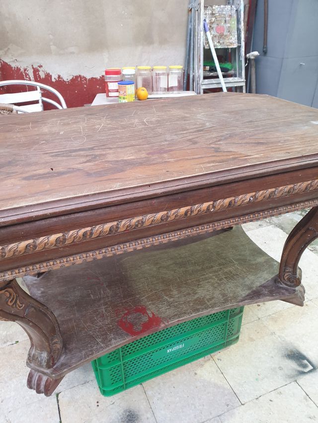 mesa antigua labbrada a mano estilo peana