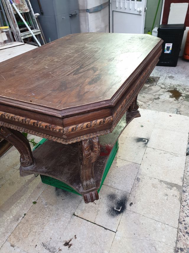 mesa antigua labbrada a mano estilo peana