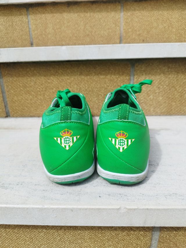 Botas multitacos Betis