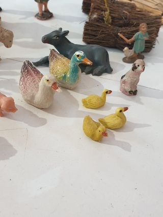 PESEBRE CON TIENDAS Y FIGURAS