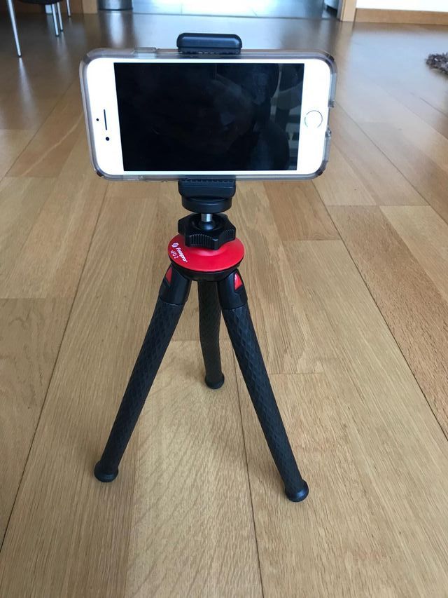 Trípode portatil para cámaras y teléfonos móviles.