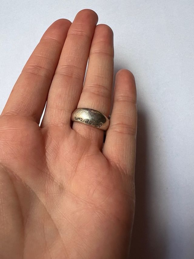 Anillo uno de 50 piedras rojas NEGOCIABLE