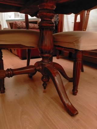 Mesa antigua restaurada