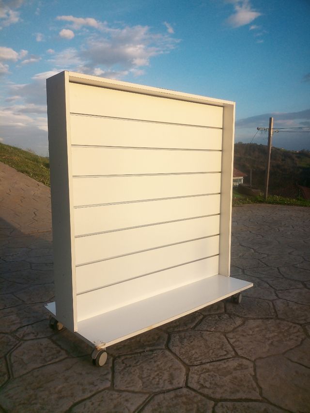 Espositore con ruote. Gondola