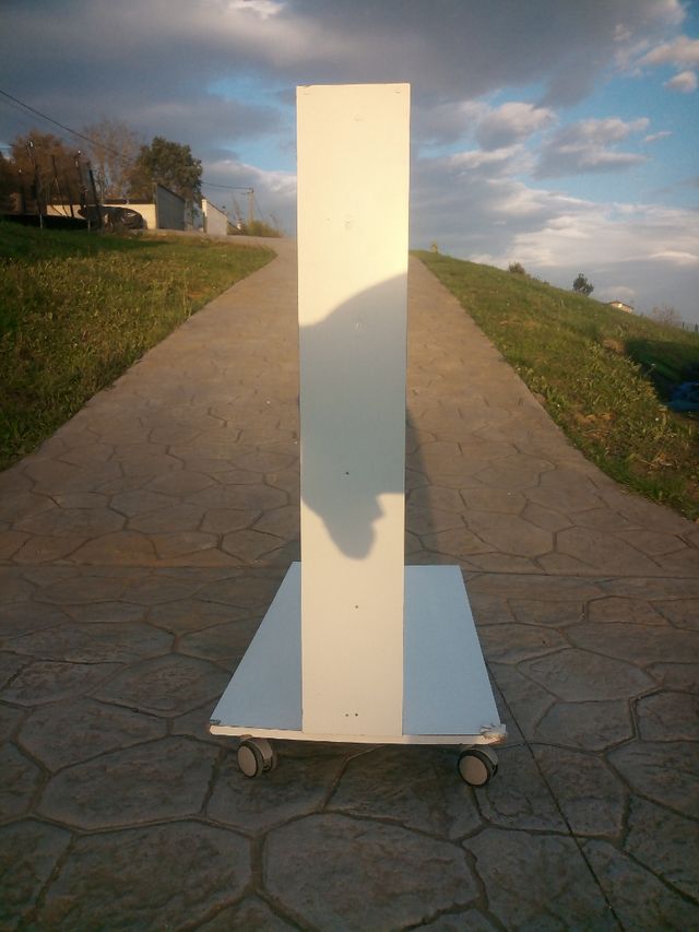 Espositore con ruote. Gondola