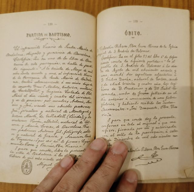 Libro escolar antiguo manuscrito metodico