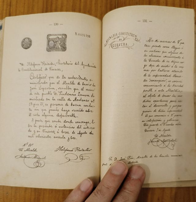 Libro escolar antiguo manuscrito metodico