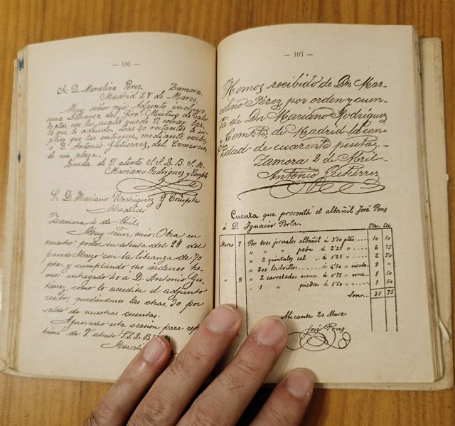 Libro escolar antiguo manuscrito metodico