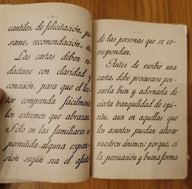 Libro escolar antiguo manuscrito metodico