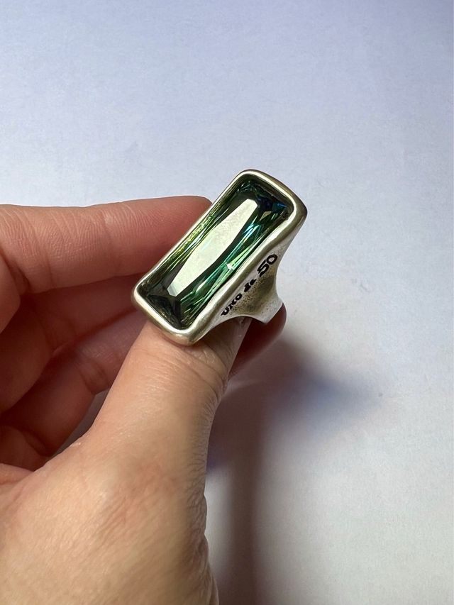 Anillo Uno de 50 con swarovski NEGOCIABLE