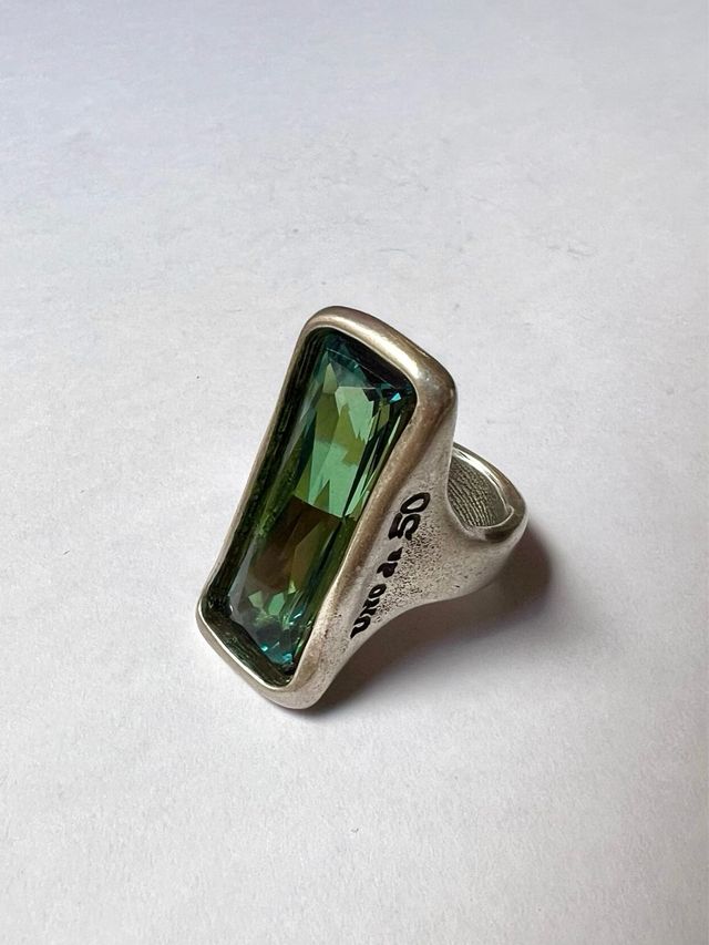 Anillo Uno de 50 con swarovski NEGOCIABLE