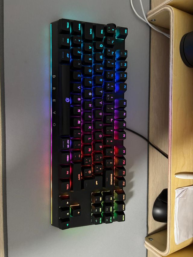 Teclado Mecánico Gaming DREVO BladeMaster TE con Ñ