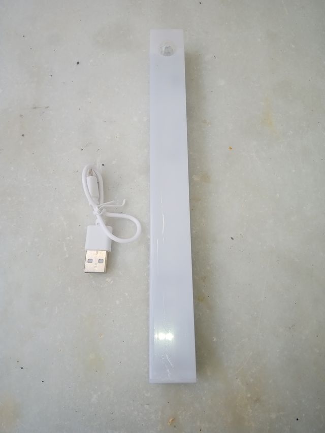 REGLETA  LUZ  CON  SENSOR