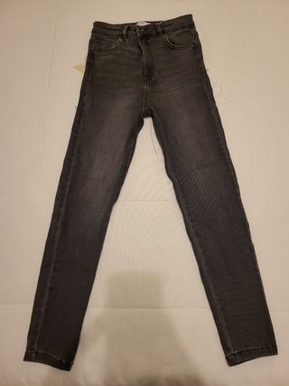 Pantalón pitillo Bershka talla 38