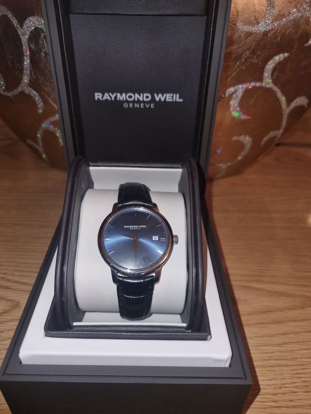 Reloj Suizo clasico con fecha