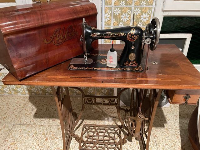 Maquina de coser ALFA