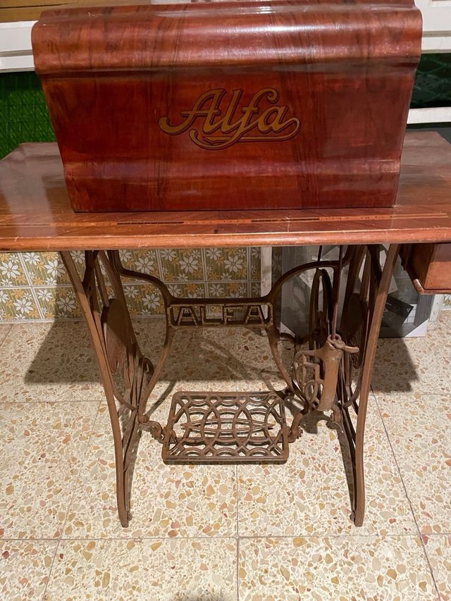 Maquina de coser ALFA