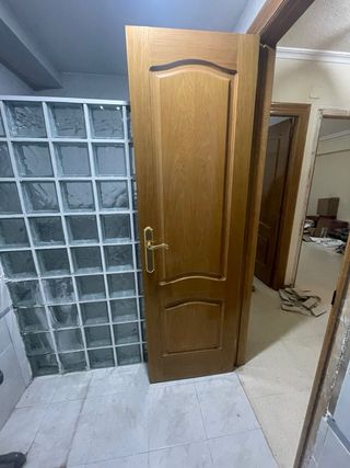 Puertas madera maciza