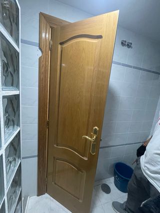 Puertas madera maciza