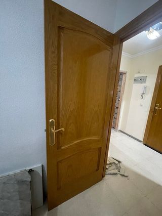 Puertas madera maciza