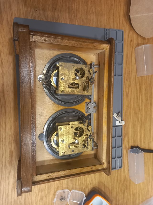 Reloj de ajedrez jantar antiguo