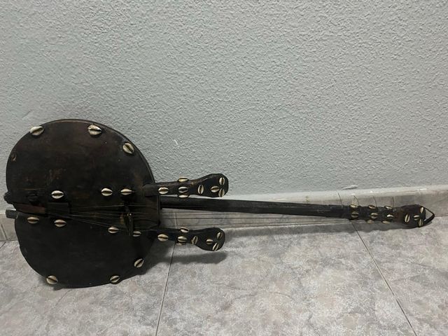 GUITARRA GUINEANA