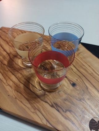 3 bicchieri colorati