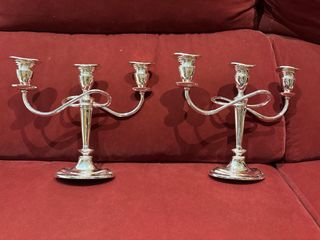 Candelabros plateados