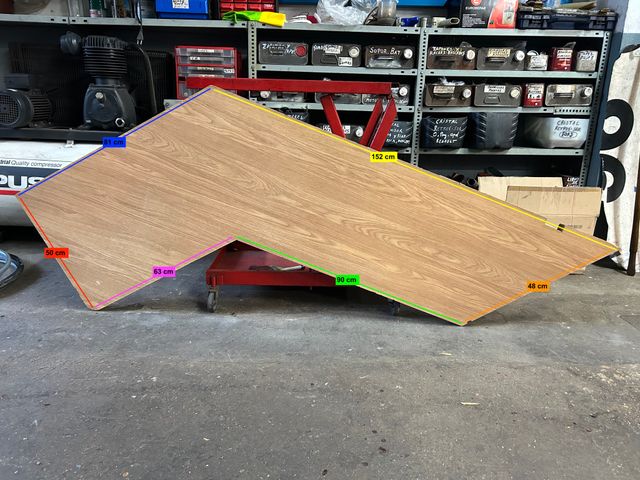 Mesa de escritorio en forma de "L"