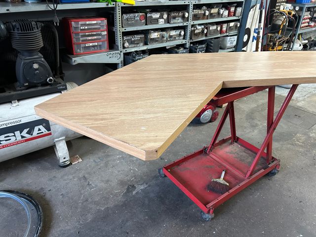 Mesa de escritorio en forma de "L"