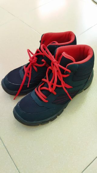 Botas Montaña y Trekking Niño Quechua MH100 MID 38
