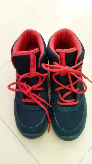 Botas Montaña y Trekking Niño Quechua MH100 MID 38