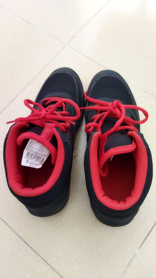 Botas Montaña y Trekking Niño Quechua MH100 MID 38