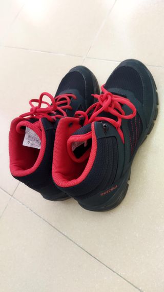 Botas Montaña y Trekking Niño Quechua MH100 MID 38