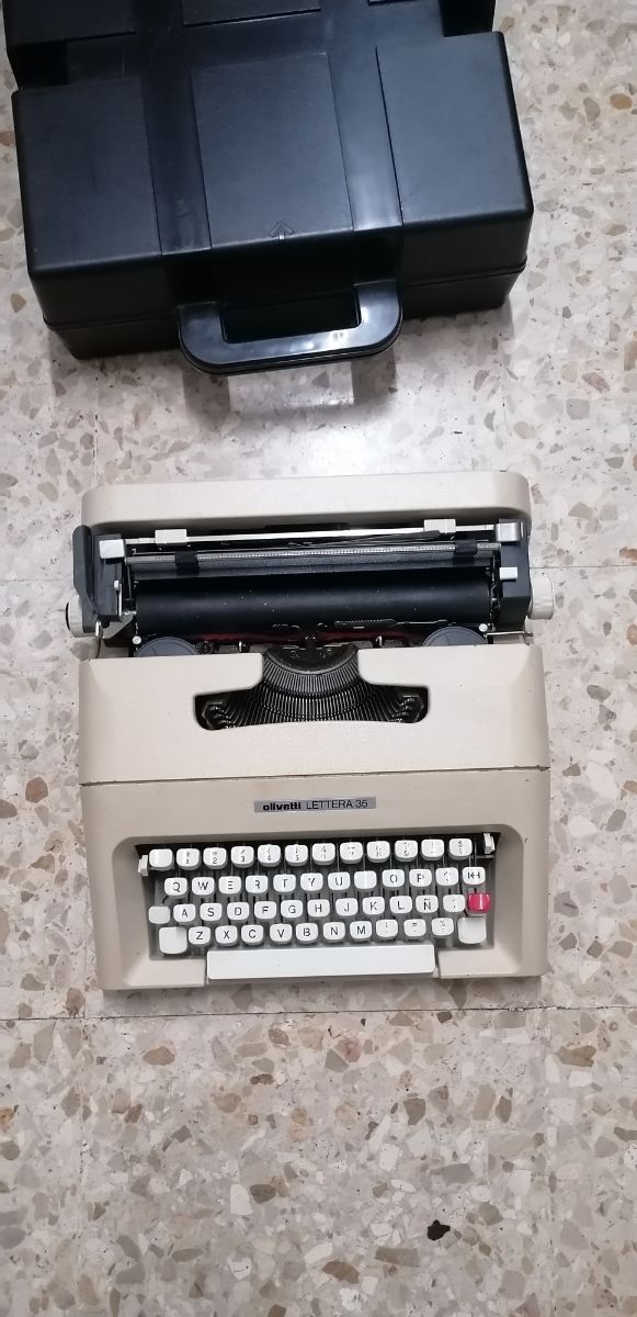 Maquina de escribir olivetti